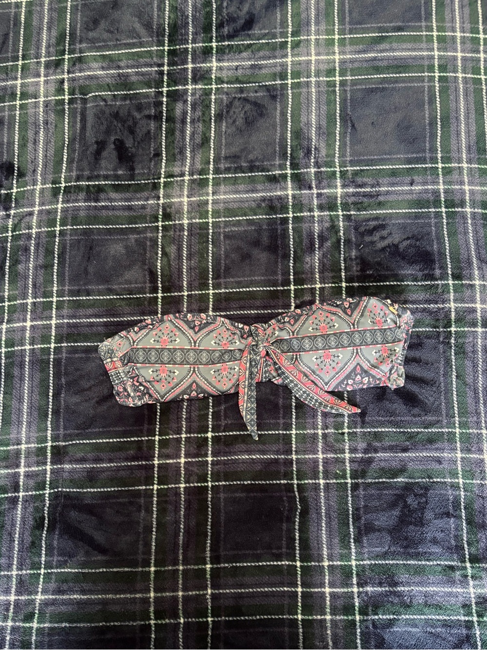 Roxy strapless bikini top w/geometric and floral print in pink/green/gray.Size S